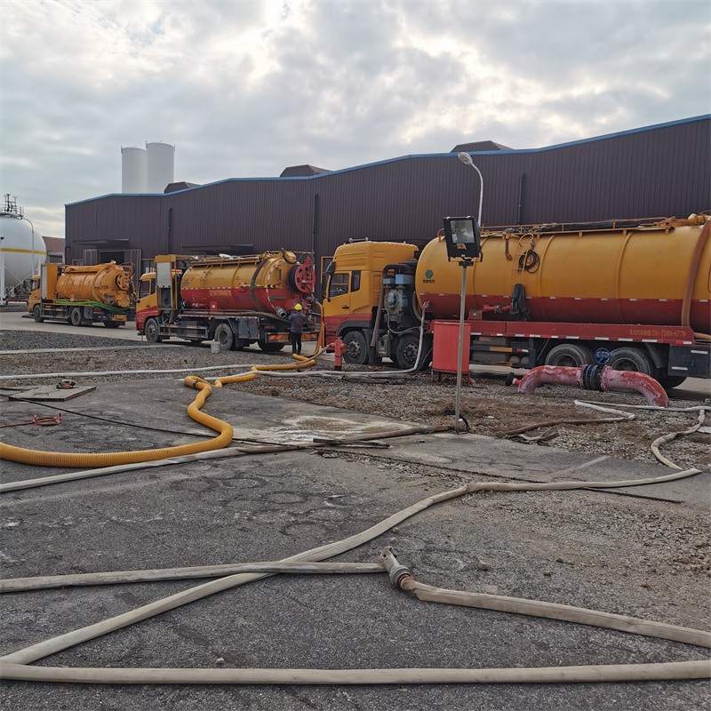 亭湖污水池清理