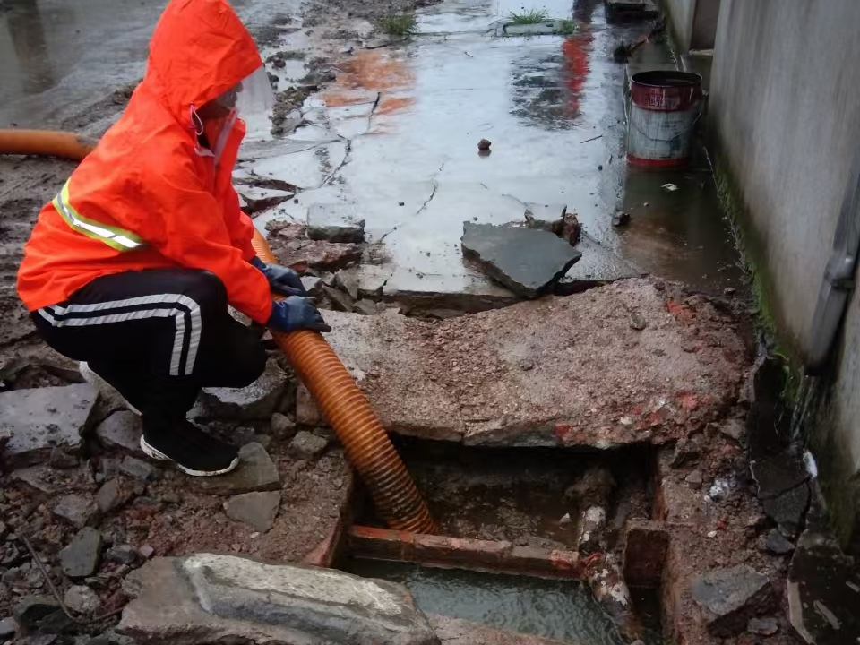 亭湖专业清理污水池 炜誉市政以规范流程守护城市 “肠道”