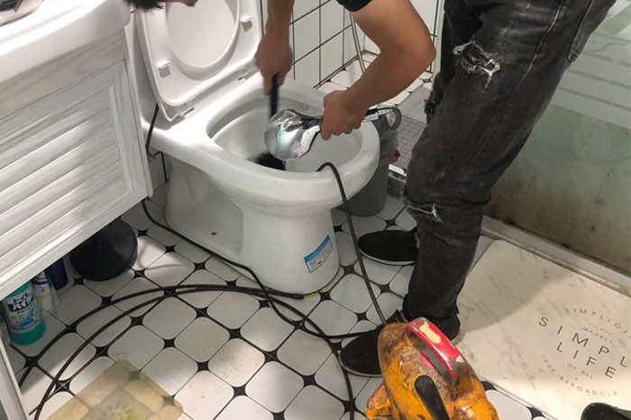 亭湖马桶堵塞自己疏通还是找师傅?专业上门服务让你省时更省心